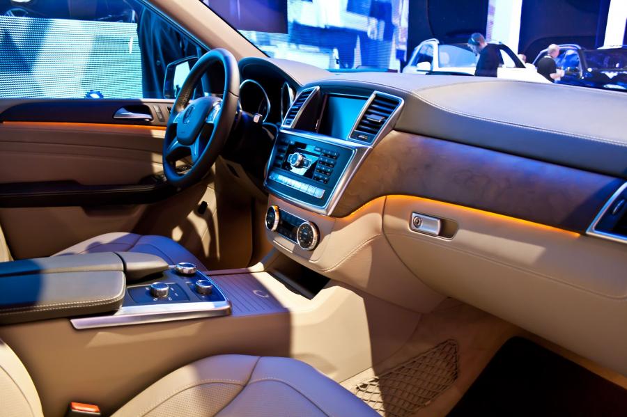  Mercedes-Benz ML-Class 2012 года  (фото 9 из 188)